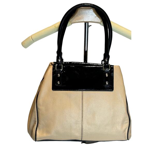 KATE SPADE Boerum Hill Anisha Beige & Black Patent Leather Shoulder Bag - Picture 3 of 9